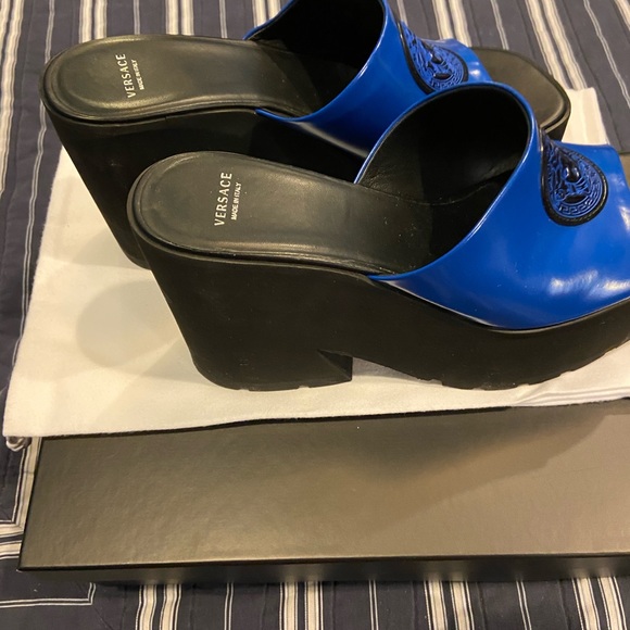 Versace sandals - Picture 2 of 5